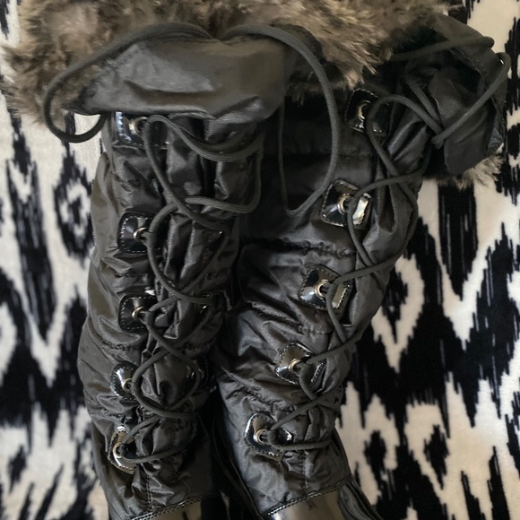 Cougar Black Lace Up Boots with Fur Trim - Picture 2 of 7